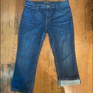 505 straight leg Levi’s Crop Super Strech mint condition no wear or tears
